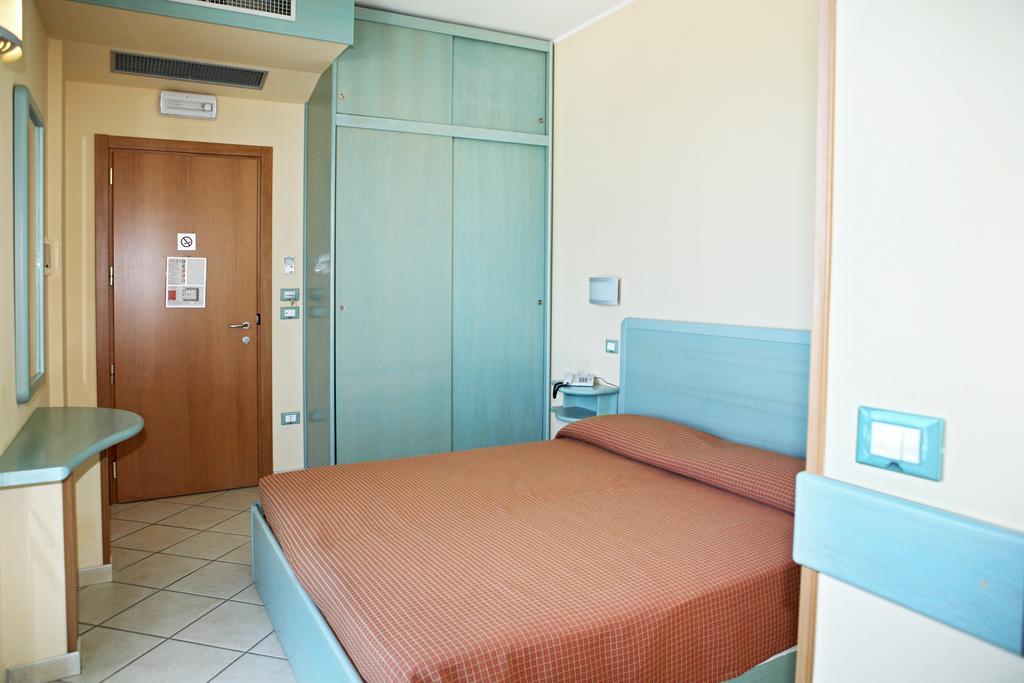 Abbazia Club Hotel Marotta Habitación foto